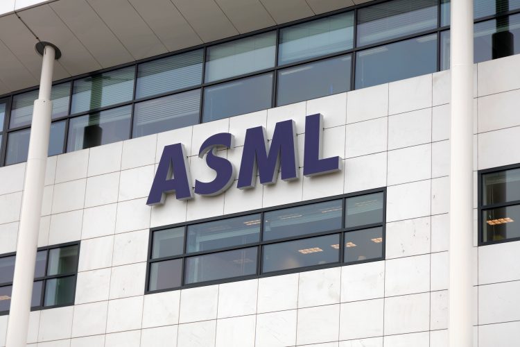 ASML stock decline on export restriction news